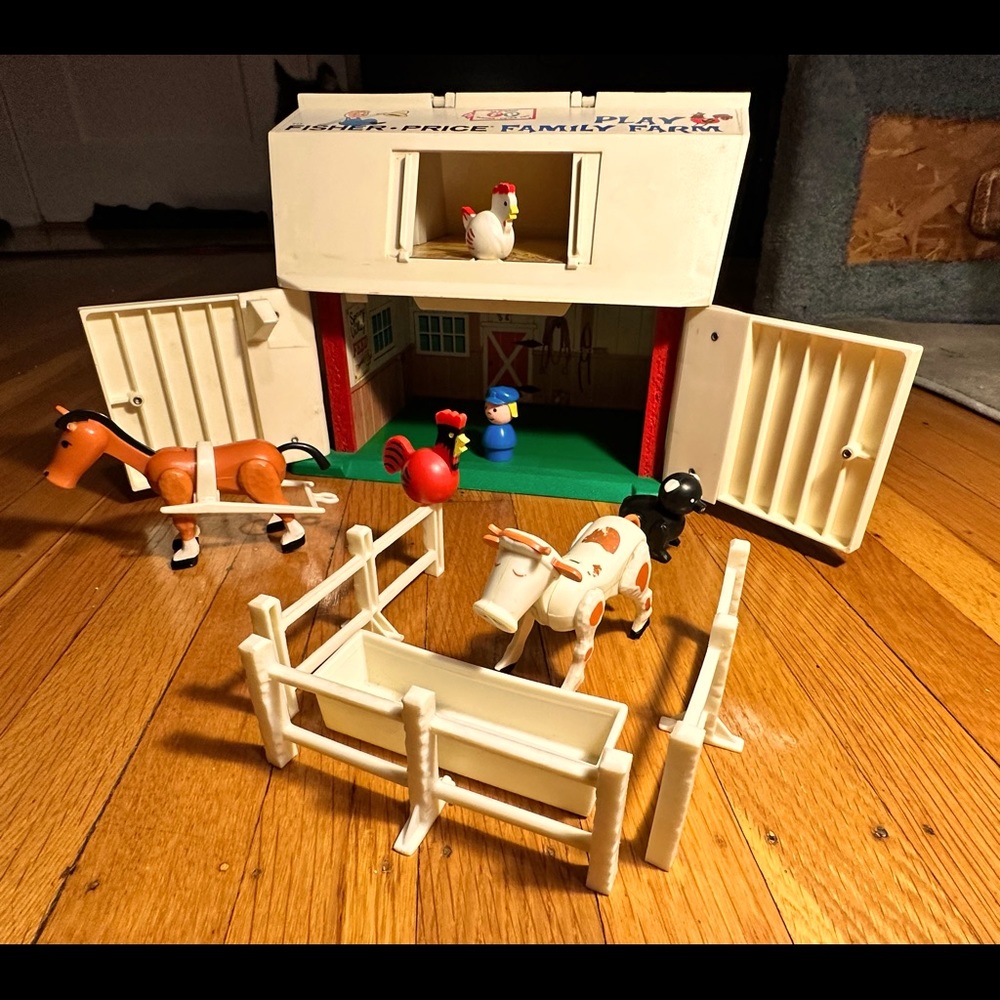 Fisher Price 1968 Family Farm - excellent condition w/ accessories
